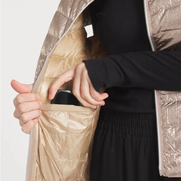 Cotes de London Medium Gold Metallic Puffer Vest - Picture 3 of 8